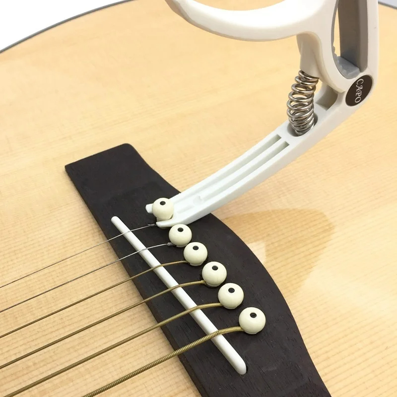 Capotasto per chitarra in plas - Musical Instrument Strings recensione e prezzo